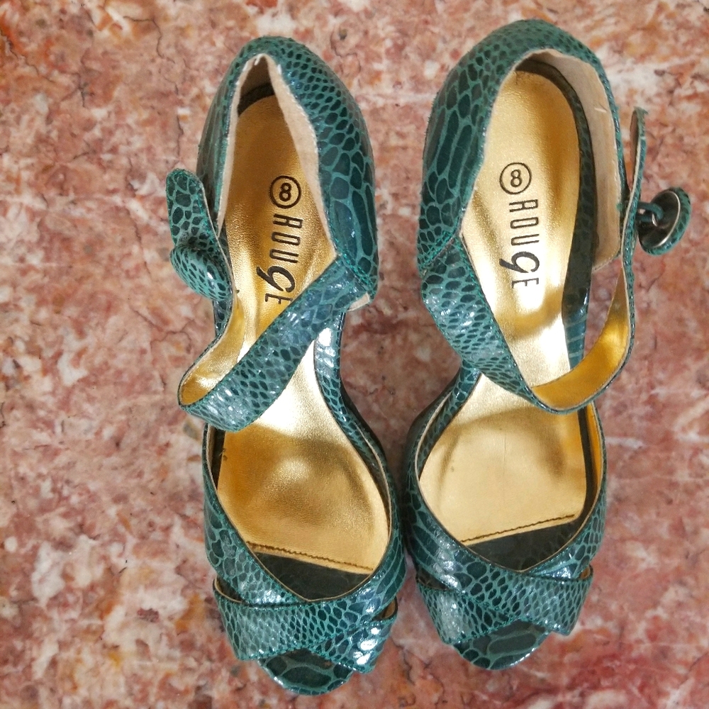 Green snake skin healed sandal